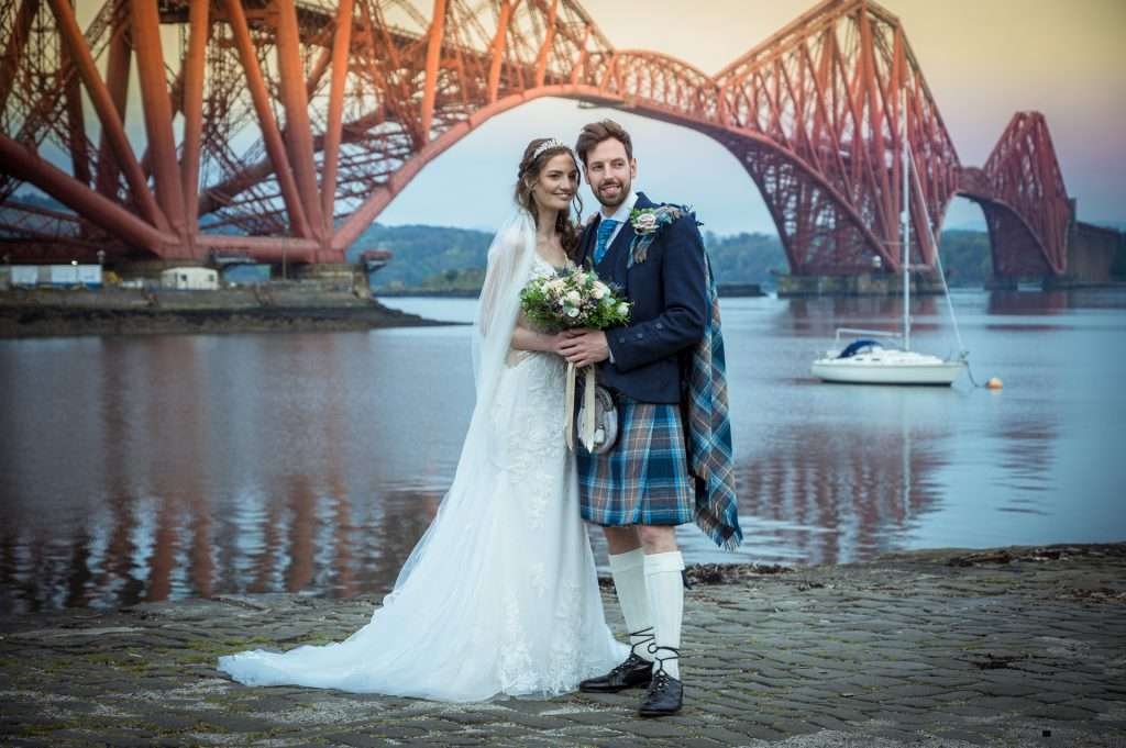 forth road bridge wedding couple