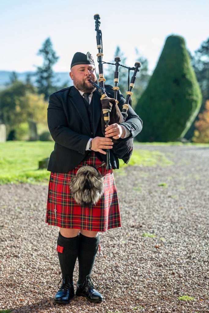 Fingask castle piper
